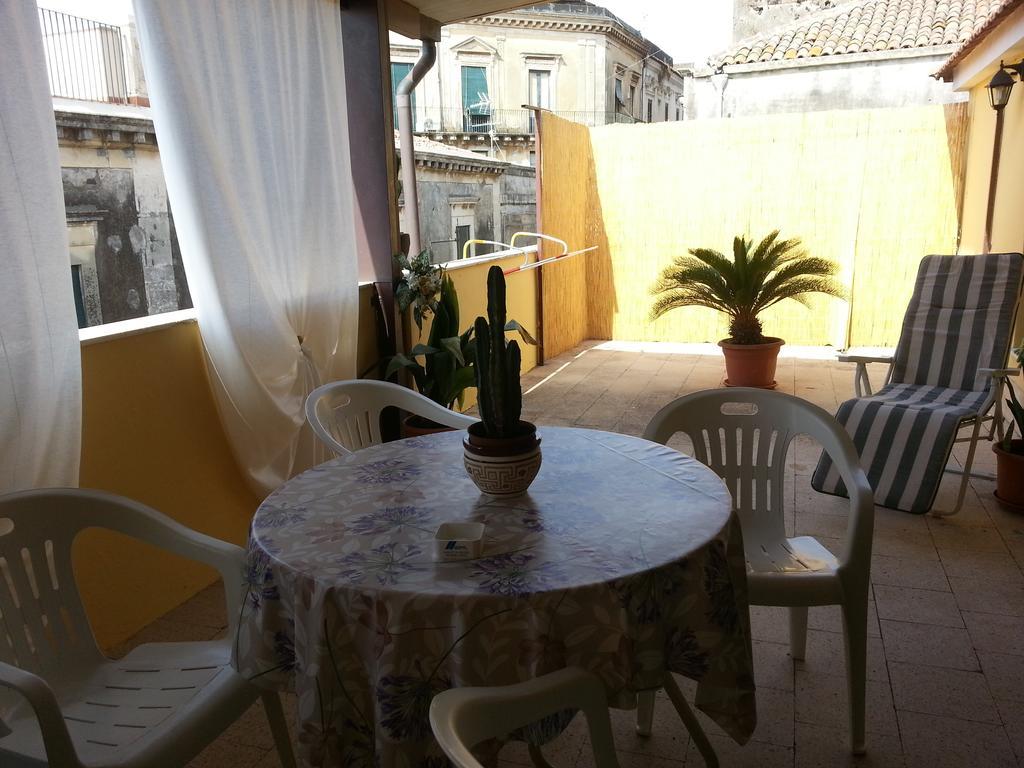 La Via Del Mare - Acireale Centro Storico Apartman Szoba fotó