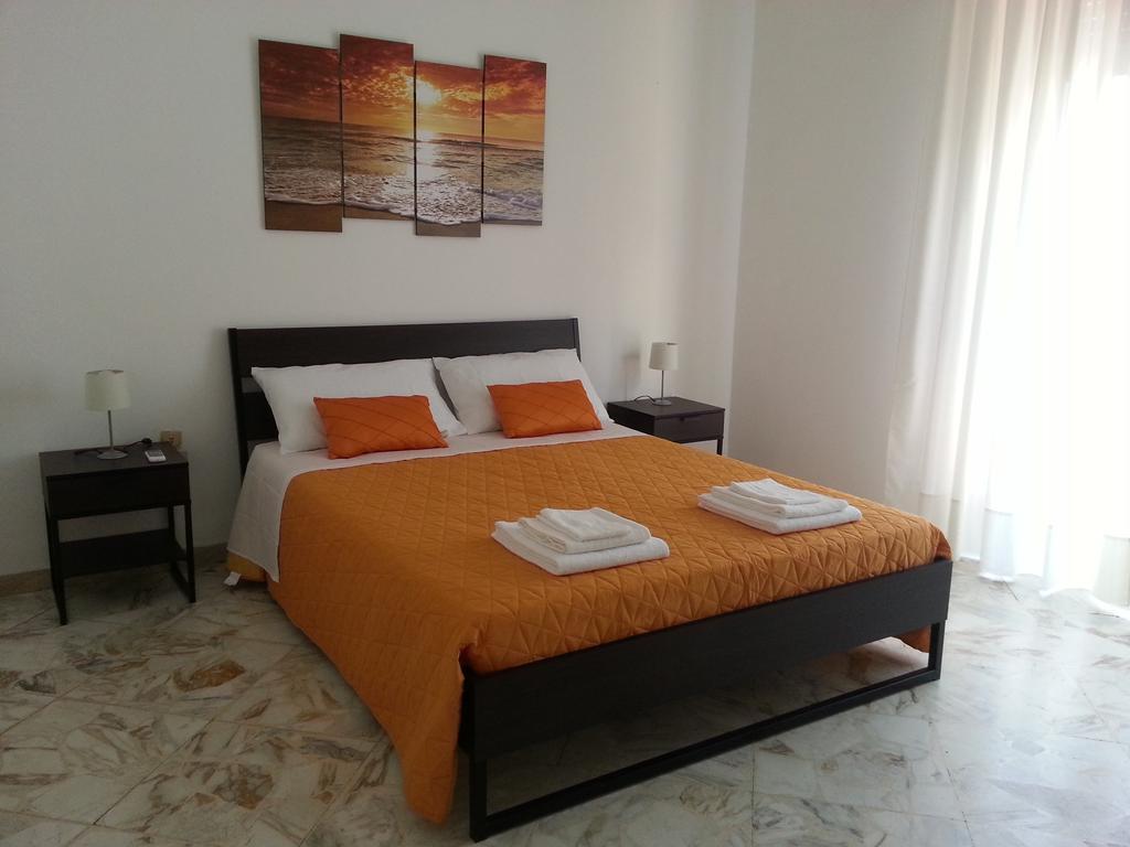 La Via Del Mare - Acireale Centro Storico Apartman Szoba fotó